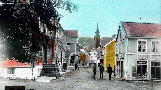 Handkolorert bilde frå Molde, ca. 1890. Foto: Kirkhorn/Romsdalsmuseets fotoarkiv